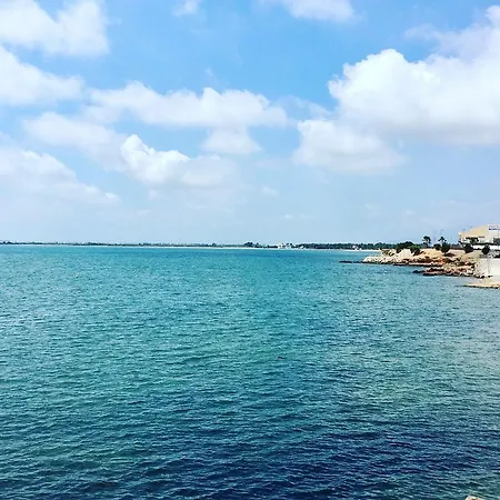 Modern Lampolla With Swimming Pool דירה